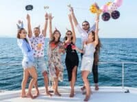 company-celebrate-on-yacht people partying
